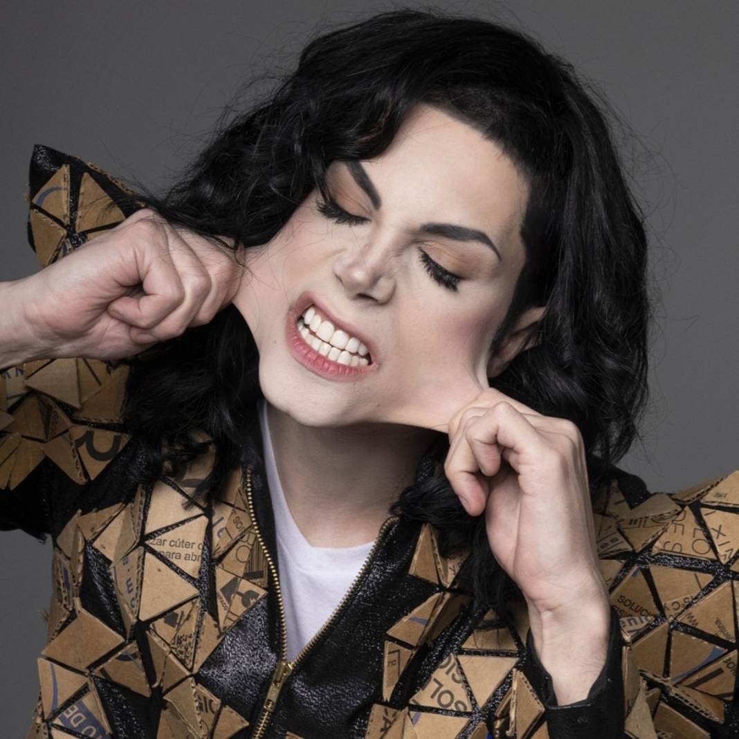 Michael Jackson'a benzemek için 40 bin dolar harcadı! Bakın neye benzedi... 23